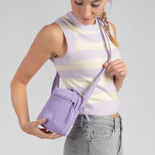 パックセーフ GO マイクロ クロスボディ – aandfonlinestore