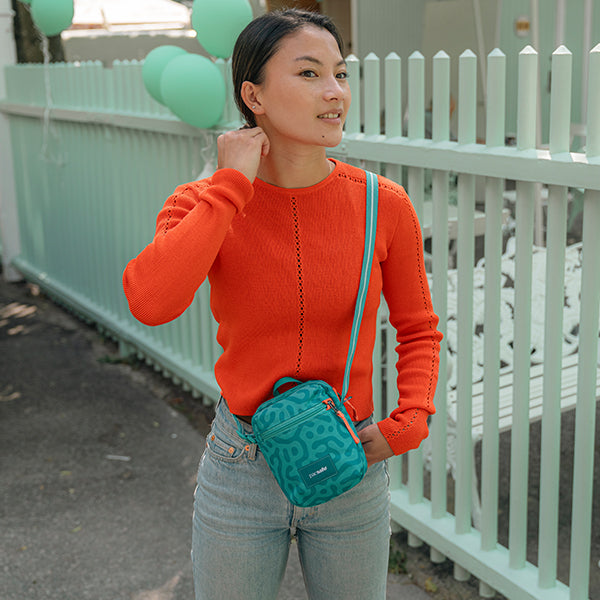 パックセーフ GO マイクロ クロスボディ