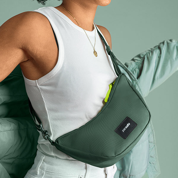 盗難防止＊Pacsafe（パックセーフ）ルナークロスボディバッグ Jブラック/黒 Amazon | Pacsafe GO 盗難防止ルナクロスボディ、ジェット