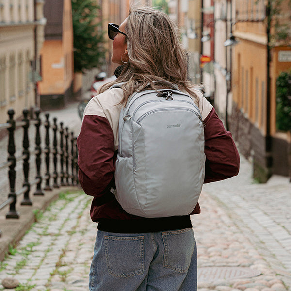 パックセーフ V26 ツアーバックパック