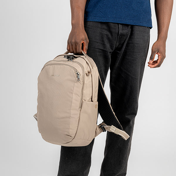 パックセーフ V26 ツアーバックパック