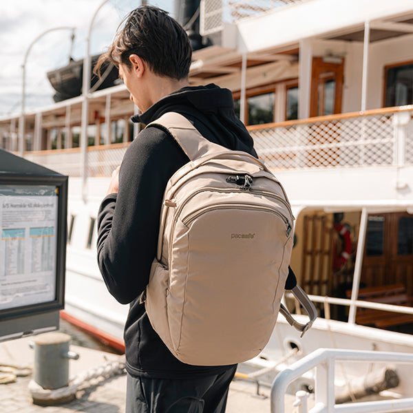 パックセーフ V26 ツアーバックパック