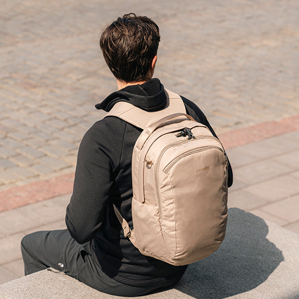 パックセーフ V26 ツアーバックパック