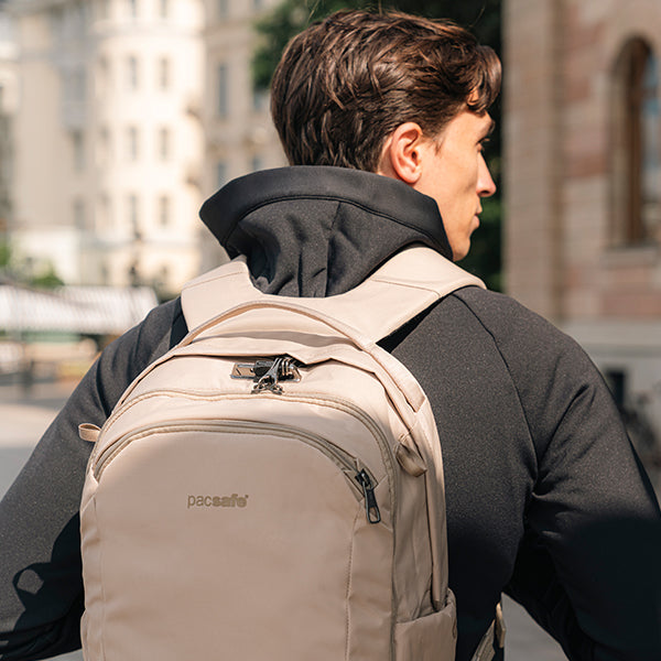 パックセーフ V26 ツアーバックパック