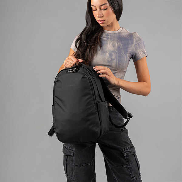 パックセーフ V16 バックパック