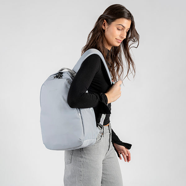 パックセーフ V16 バックパック