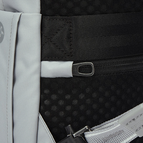 パックセーフ V16 バックパック