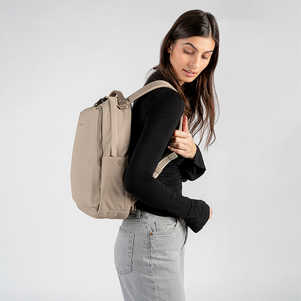 パックセーフ V16 バックパック