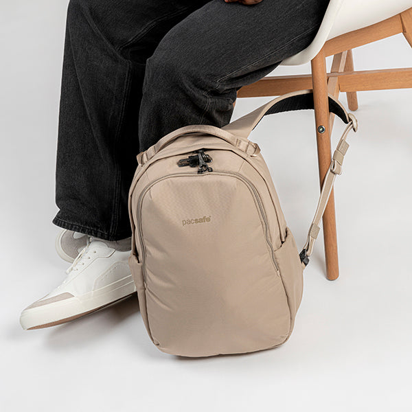 パックセーフ V16 バックパック