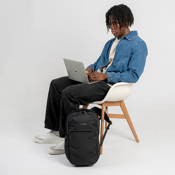 パックセーフ V20 シティバックパック