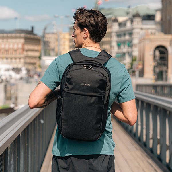 パックセーフ V20 シティバックパック