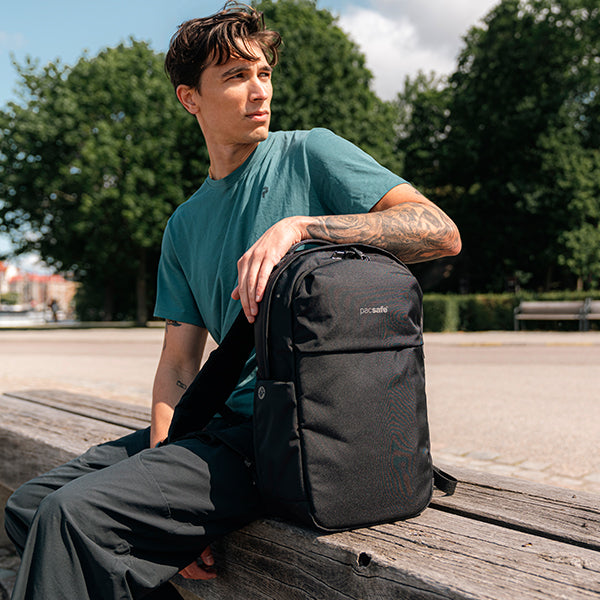 パックセーフ V20 シティバックパック