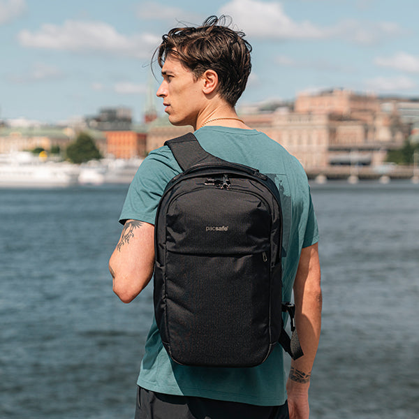 パックセーフ V20 シティバックパック