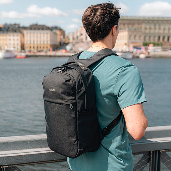 パックセーフ V20 シティバックパック