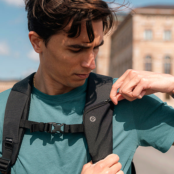 パックセーフ V20 シティバックパック