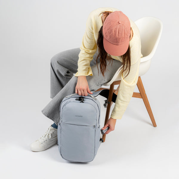 パックセーフ V20 シティバックパック