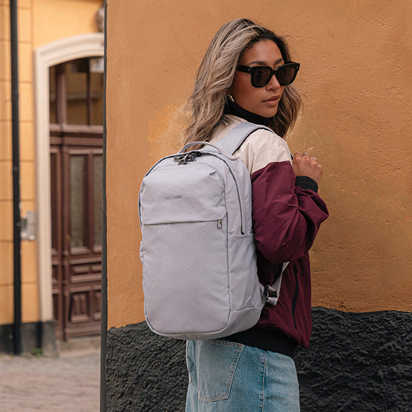 パックセーフ V20 シティバックパック