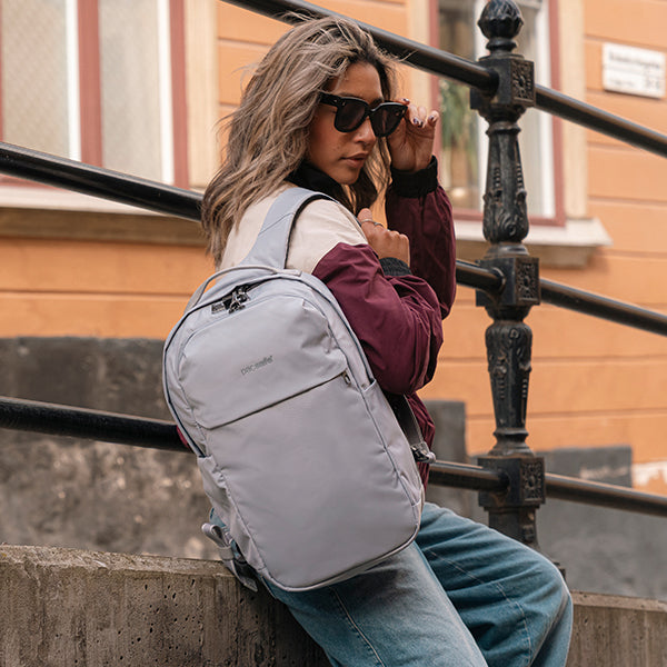 パックセーフ V20 シティバックパック