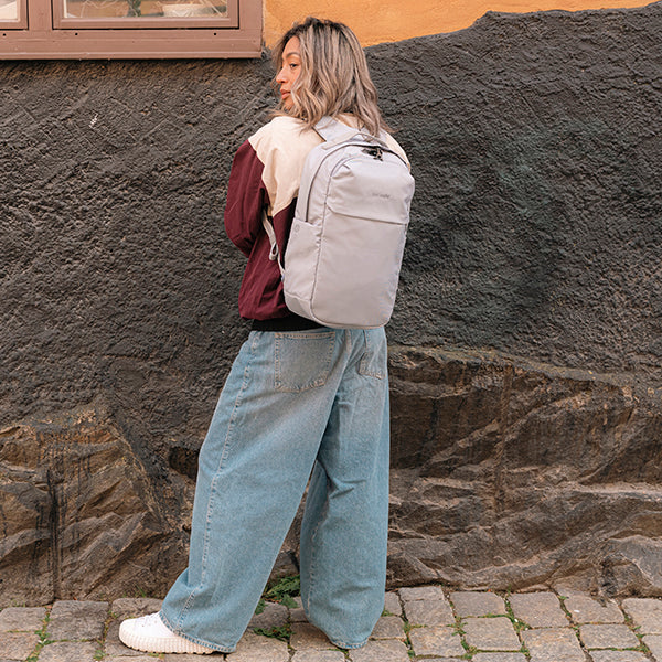 パックセーフ V20 シティバックパック