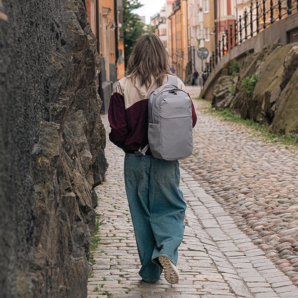 パックセーフ V20 シティバックパック