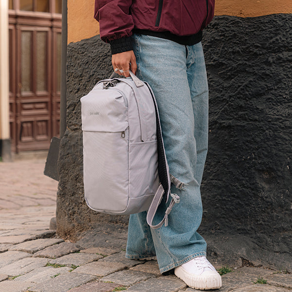 パックセーフ V20 シティバックパック