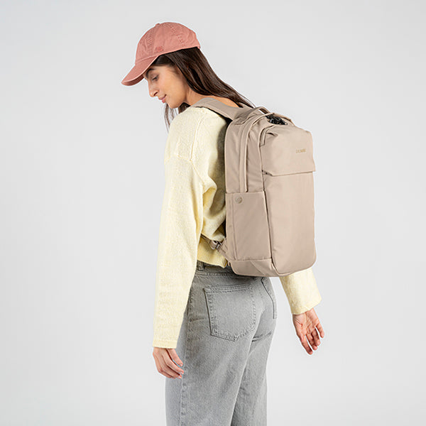 パックセーフ V20 シティバックパック