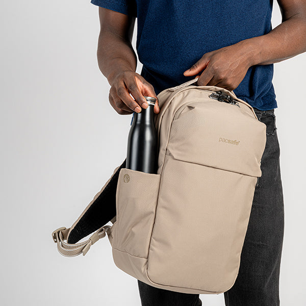 パックセーフ V20 シティバックパック