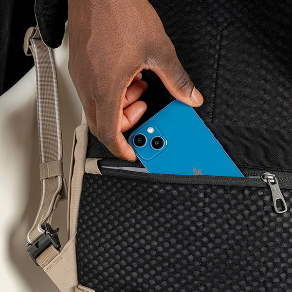 パックセーフ V20 シティバックパック