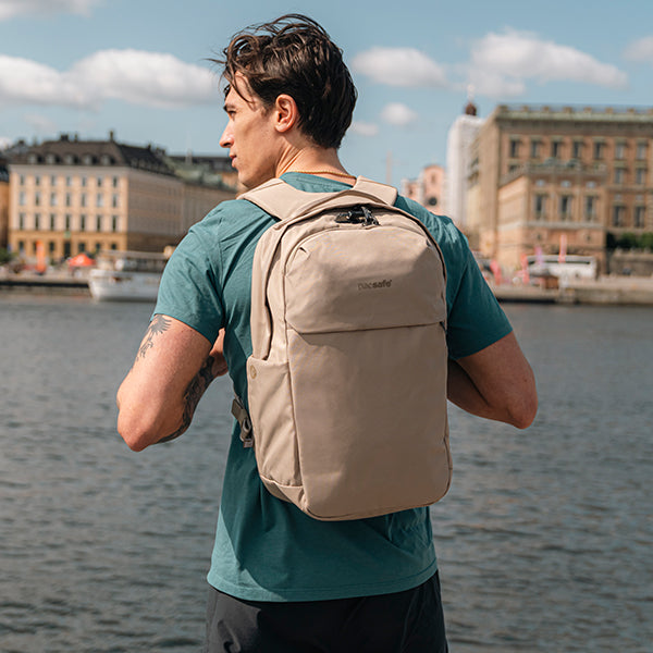 パックセーフ V20 シティバックパック