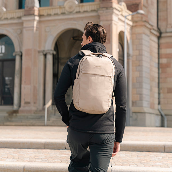 パックセーフ V20 シティバックパック