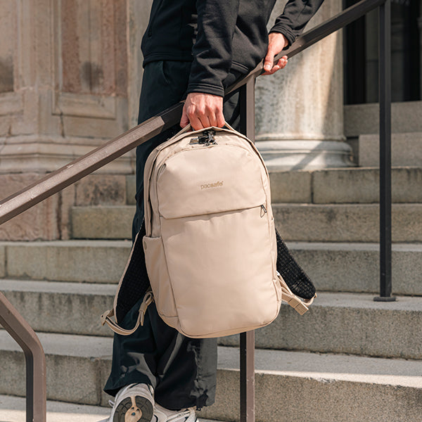 パックセーフ V20 シティバックパック