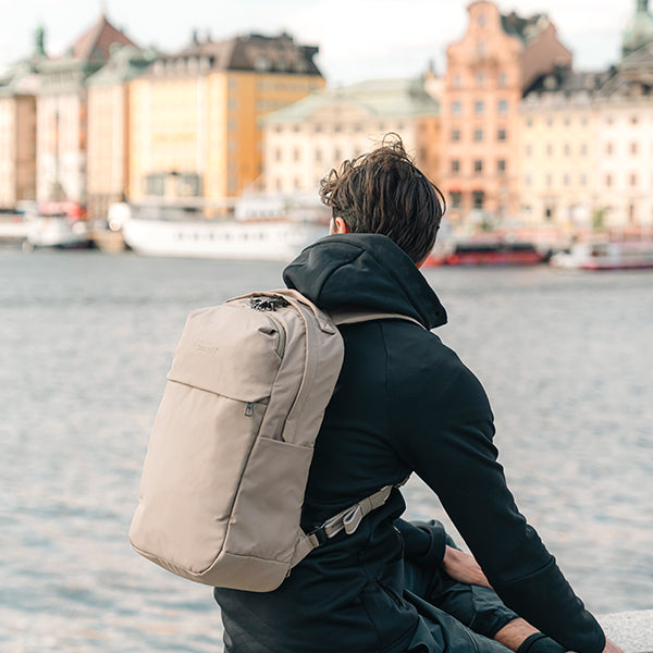 パックセーフ V20 シティバックパック