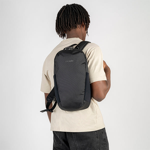 パックセーフ V12 テックバックパック