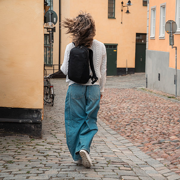 パックセーフ V12 テックバックパック