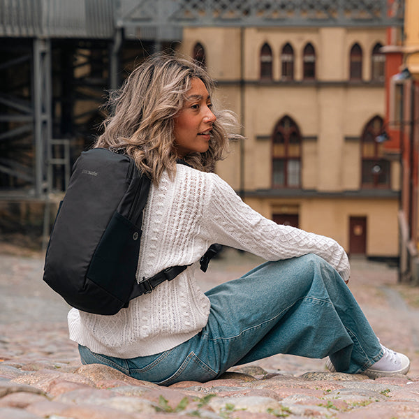 パックセーフ V12 テックバックパック