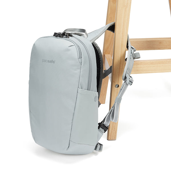 パックセーフ V12 テックバックパック