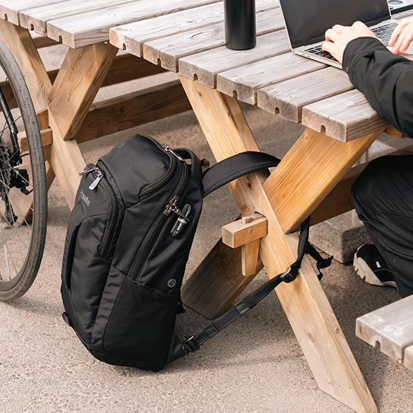 パックセーフ EXP28 バックパック