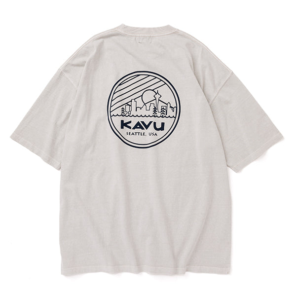 カブー メンズ シティーロゴ Tシャツ／ピグメント