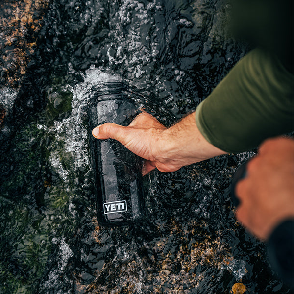 イエティ ヨンダー 750ml ウォーターボトル ウィズ チャグキャップ