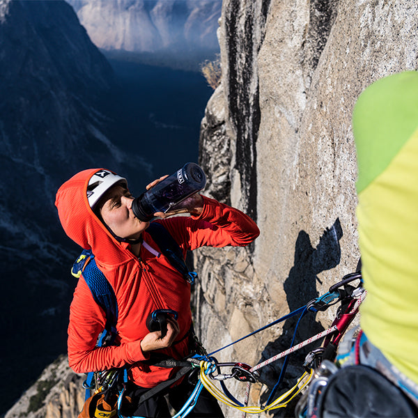 イエティ ヨンダー 750ml ウォーターボトル ウィズ チャグキャップ